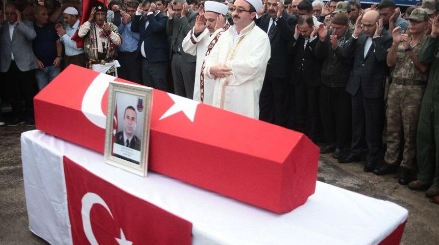 Adanalı Şehit Uzman &Ccedil;avuş Toprağa Verildi