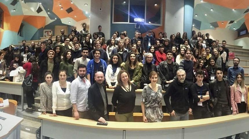 Liseli Gen&ccedil;ler Yaşamlarını Belgeledi