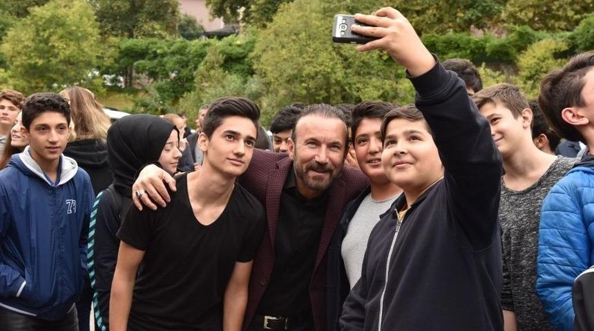 İzmit Belediyesi&rsquo;nin Okullardaki Hizmeti Devam Ediyor