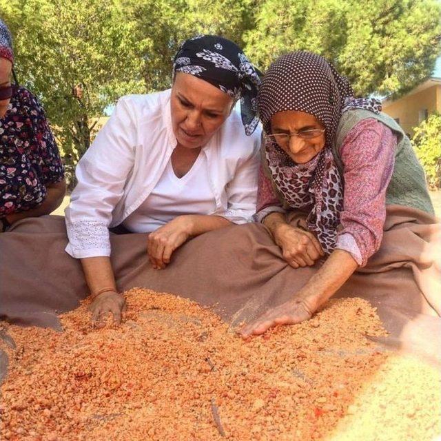 Başkan Uyar, Kadınlarla Tarhana Yaptı