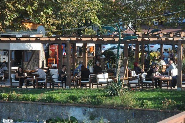 Akçakoca’da Havalar Isınınca Park Ve Bahçeler Doldu 1