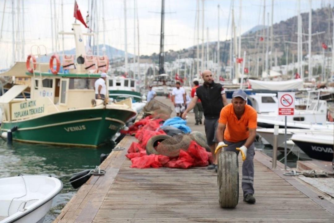 Denizden &Ccedil;&ouml;p Yığını &Ccedil;ıktı