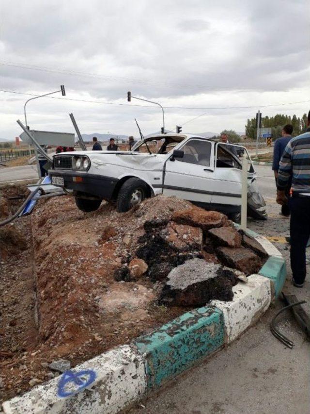Altıntaş’ta Trafik Kazası: 1 Yaralı 1