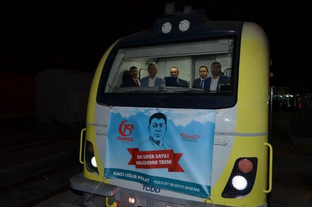 Malatya&rsquo;dan 350 Kişilik Kafile, Halisdemir&rsquo;in Kabrini Ziyarete Gitti