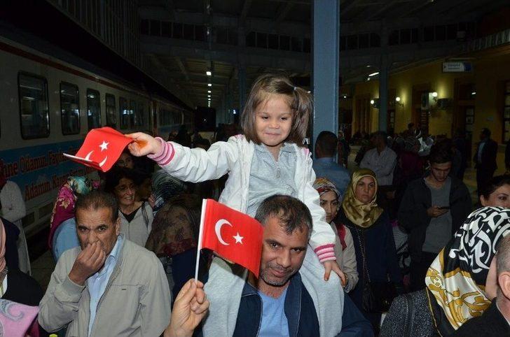Malatya’dan 350 Kişilik Kafile, Halisdemir’in Kabrini Ziyarete Gitti G5