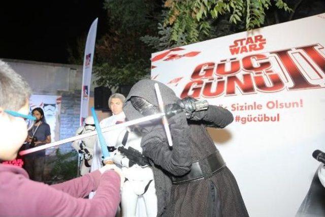 Star Wars Hayranları, D&r’Larda Artırılmış Gerçeklikle '#gücübul’Du