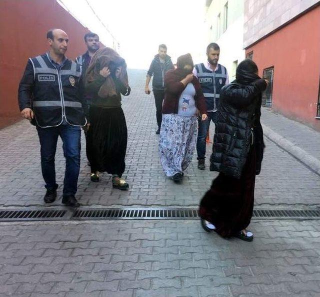 Vatandaşın Kabusu Olan Kadınlar Yakalandı