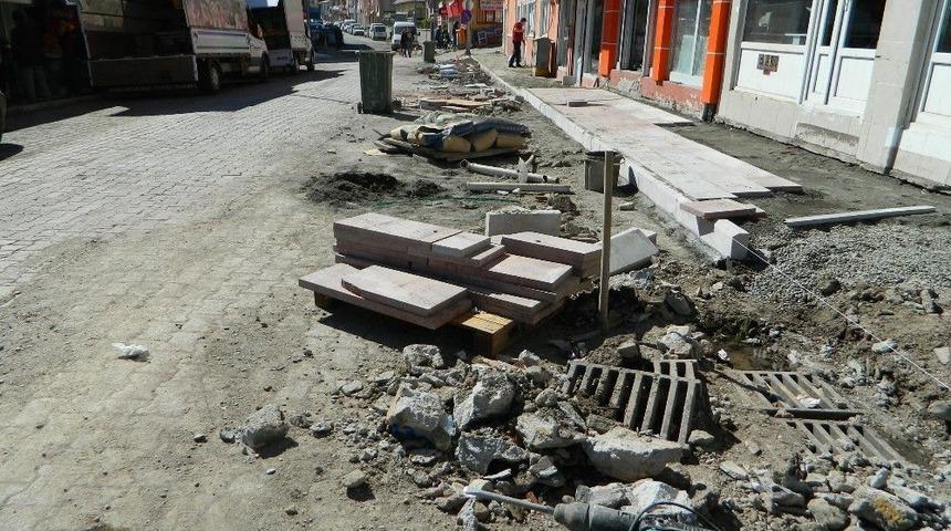 Posof&rsquo;ta Cadde Ve Kaldırımlar Yeniden D&uuml;zenleniyor