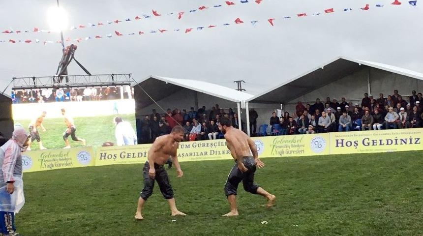 Arnavutk&ouml;y&rsquo;de Yağlı G&uuml;reş Şampiyonu İsmail Balaban