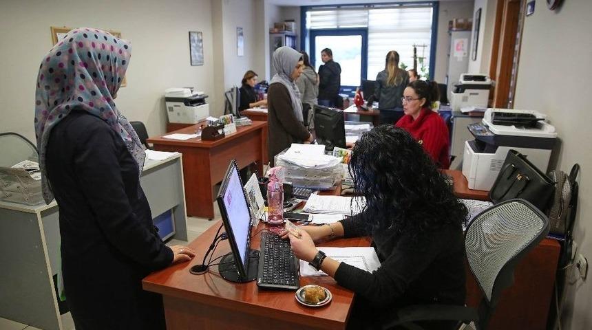 Başarılı &Ouml;ğrencilere Buca&rsquo;dan Destek