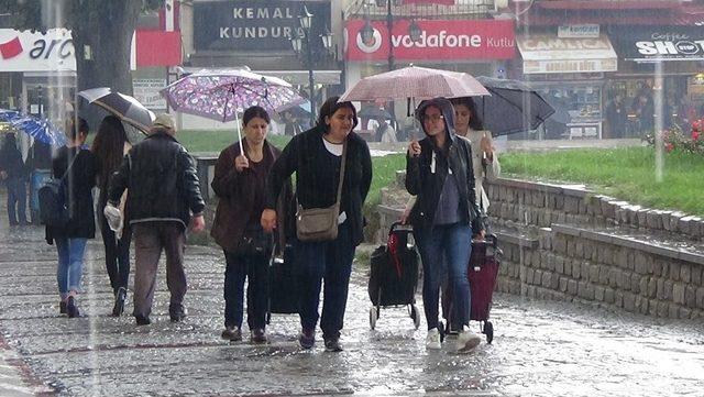 Edirne&rsquo;de Sağanak Yağış Etkili Oluyor 1