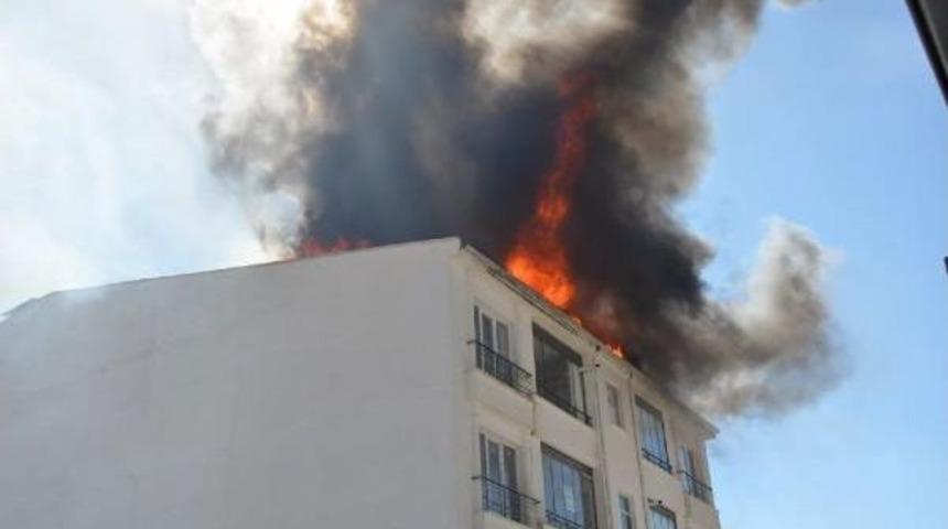 &Ccedil;atıda &Ccedil;ıkan Yangında Izolasyon Iş&ccedil;isi &Ouml;ld&uuml;