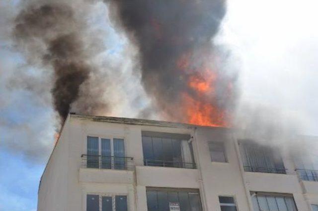 &Ccedil;atıda &Ccedil;ıkan Yangında Izolasyon Iş&ccedil;isi &Ouml;ld&uuml; 1