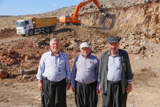 Çiftçiler, 100 Yıl Sonra Arazilerine Ulaşacak