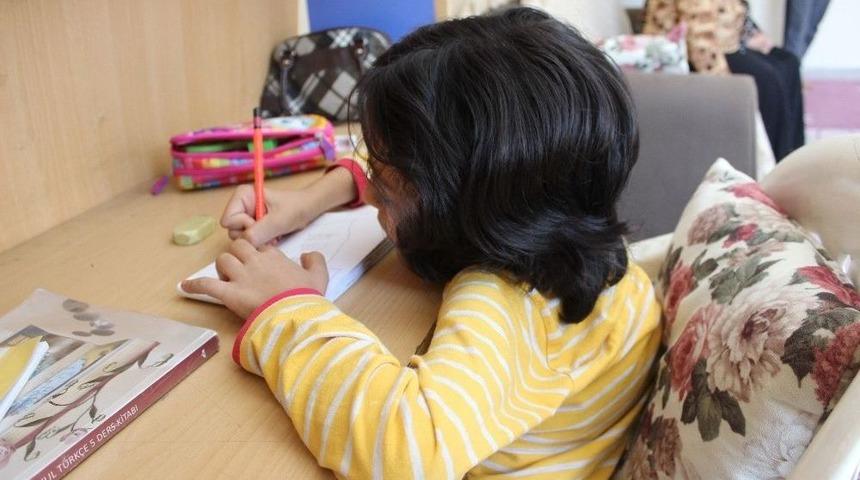 Azra Ameliyat Olmazsa Fel&ccedil; Kalabilir