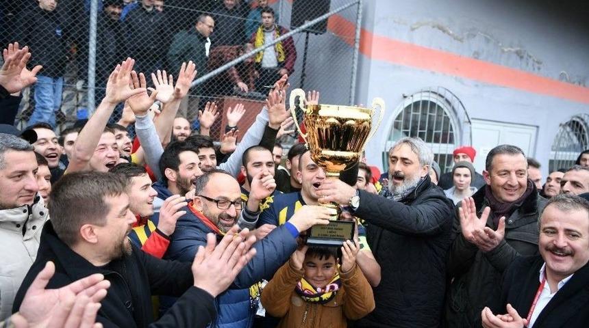 Arslanbey&rsquo;in Kupası Başkan &Uuml;z&uuml;lmez&rsquo;den