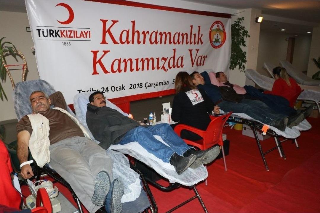 Adana&rsquo;da Valilik Personelleri Kan Verdi