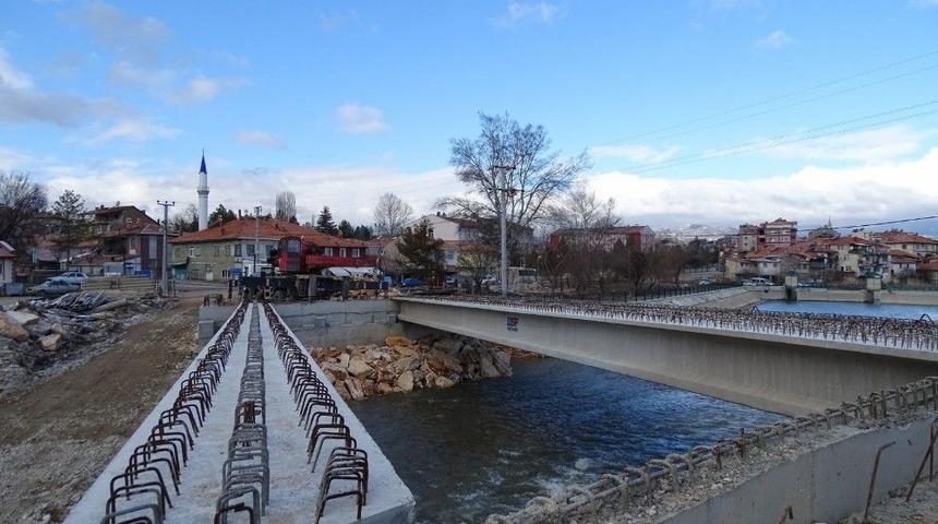 Hisarcık&rsquo;ta Yeni K&ouml;pr&uuml;n&uuml;n Montajına Başlandı