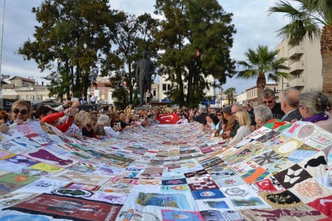 44 &Uuml;lke Dolaşan &lsquo;barış Yorganı&rsquo; Ayvalık&rsquo;ta