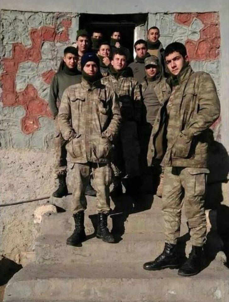 İnegöllü Kadınlar Askerler İçin "anne Kokusu Ve Duası" Taşıyan Boyunluklar Örüyor G1