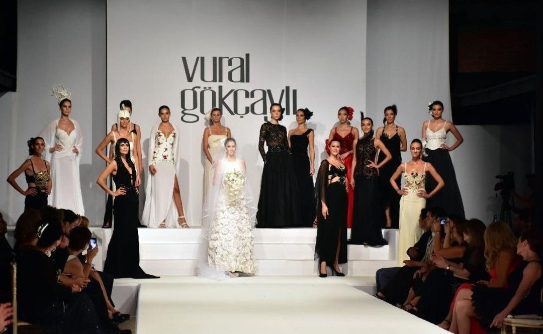 Vural G&ouml;k&ccedil;aylı&rsquo;dan Alanya&rsquo;da Defile