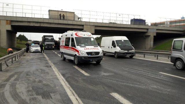 Tem’de Trafiği Kilitleyen Tır Kazası:1 Yaralı