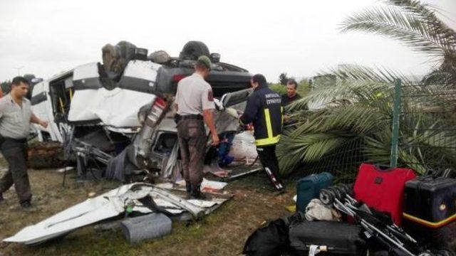 Manavgat ta Tur Minib&uuml;s&uuml; Devrildi: 3 &Ouml;l&uuml;, 11 Yaralı (Yeniden) 2