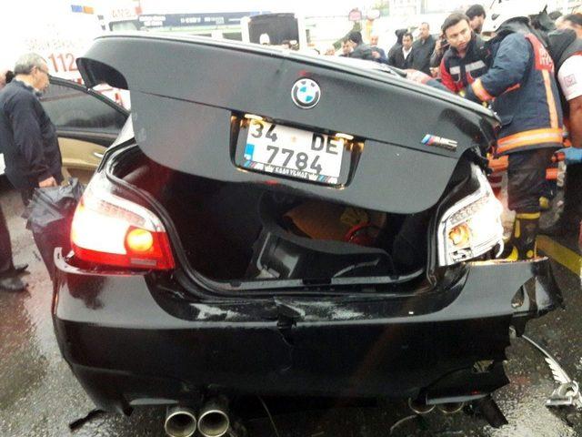 Otomobil Yolcu Otob&uuml;s&uuml;ne &Ccedil;arptı: 2 Yaralı 2