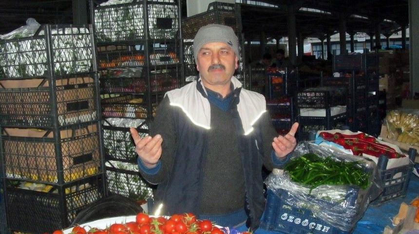 Esnaf Güne Mehmetçiğe Dua Ederek Başladı