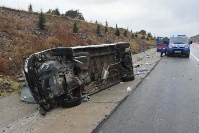 Kütahya da Minibüs Devrildi: 9 Yaralı 2