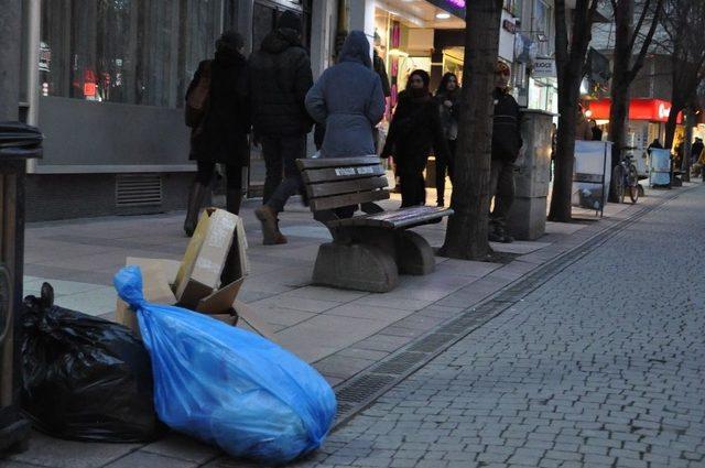 Duyarsız Esnaf Çirkin Görüntülere Sebep Oluyor