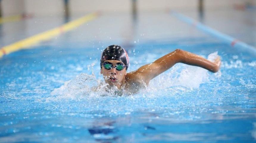 &Ccedil;ocuklar Yarıyıl Tatilinde &Uuml;cretsiz Y&uuml;z&uuml;yor