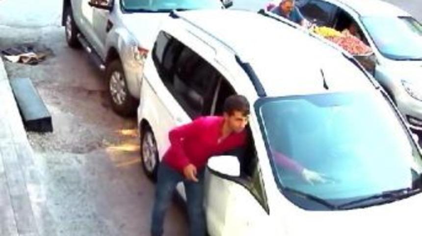 Hırsızlık Anı G&uuml;venlik Kamerasında