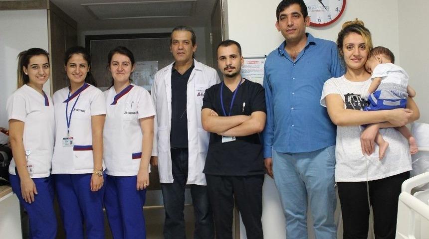 Gaziantep&rsquo;te Yemek Borusu Olmayan Bebeğin Midesi Yukarı &Ccedil;ekildi