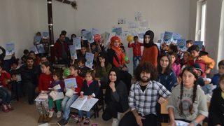 Üniversite Öğrencilerinden Ezidi Çocuklara Hediyeler Dağıtıldı