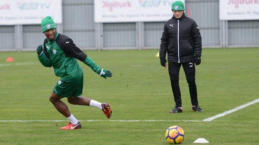 Bursaspor&rsquo;un Yeni Transferi İlk İdmanına &Ccedil;ıktı