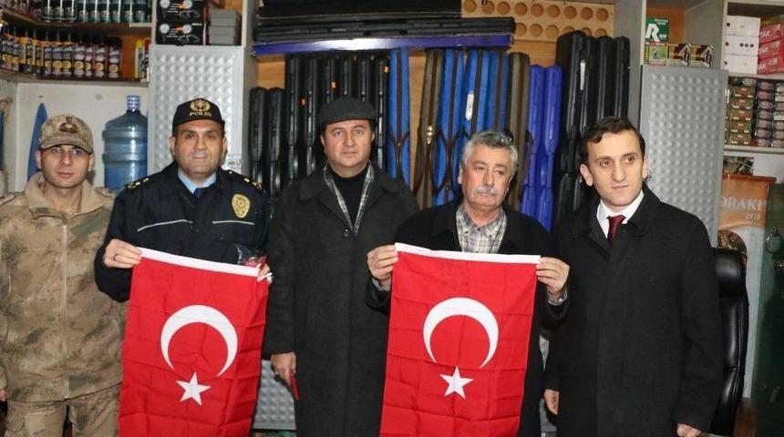 Pazarcık İl&ccedil;esi T&uuml;rk Bayraklarıyla Donatıldı