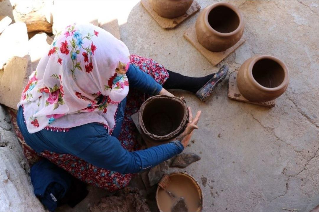 Bu K&ouml;yde Toprağa Şekli Kadınlar Veriyor