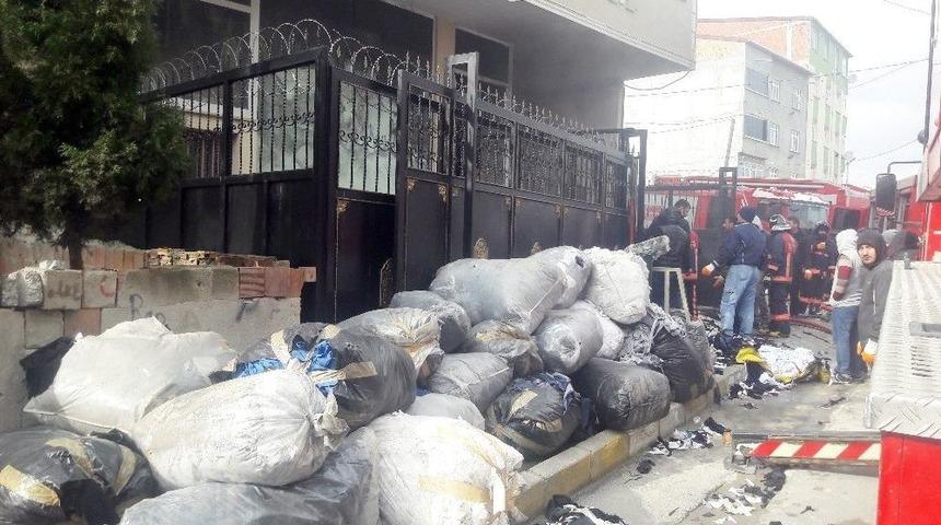 Avcılar&rsquo;da Kumaş Dolu Tekstil At&ouml;lyesinde Yangın