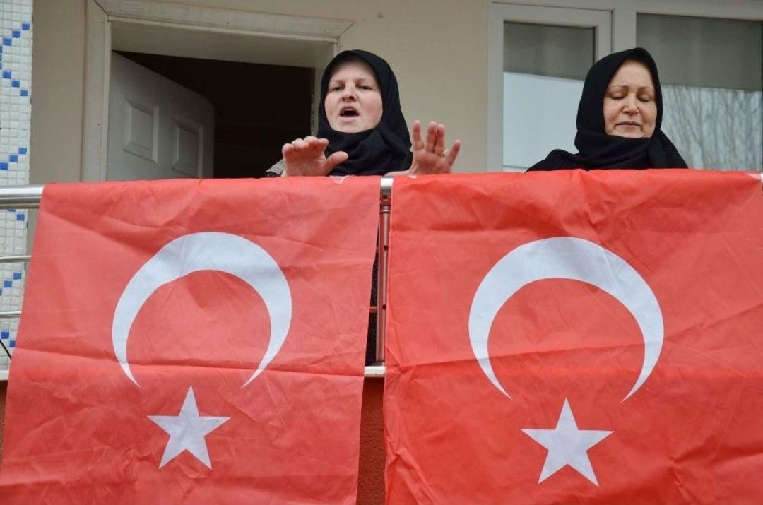 Muş&rsquo;tan Mehmet&ccedil;iğe Bayraklı Destek