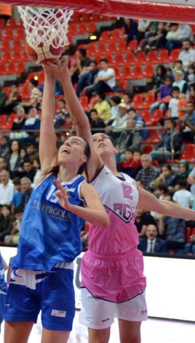 Agü Spor-Bornova Becker: 82-48