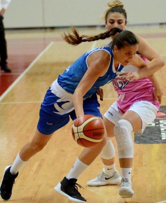 Agü Spor-Bornova Becker: 82-48