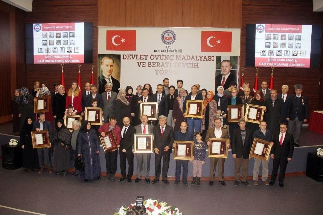 Şehit Annesi Aldığı Madalya Sonrasında Fenalık Ge&ccedil;irdi