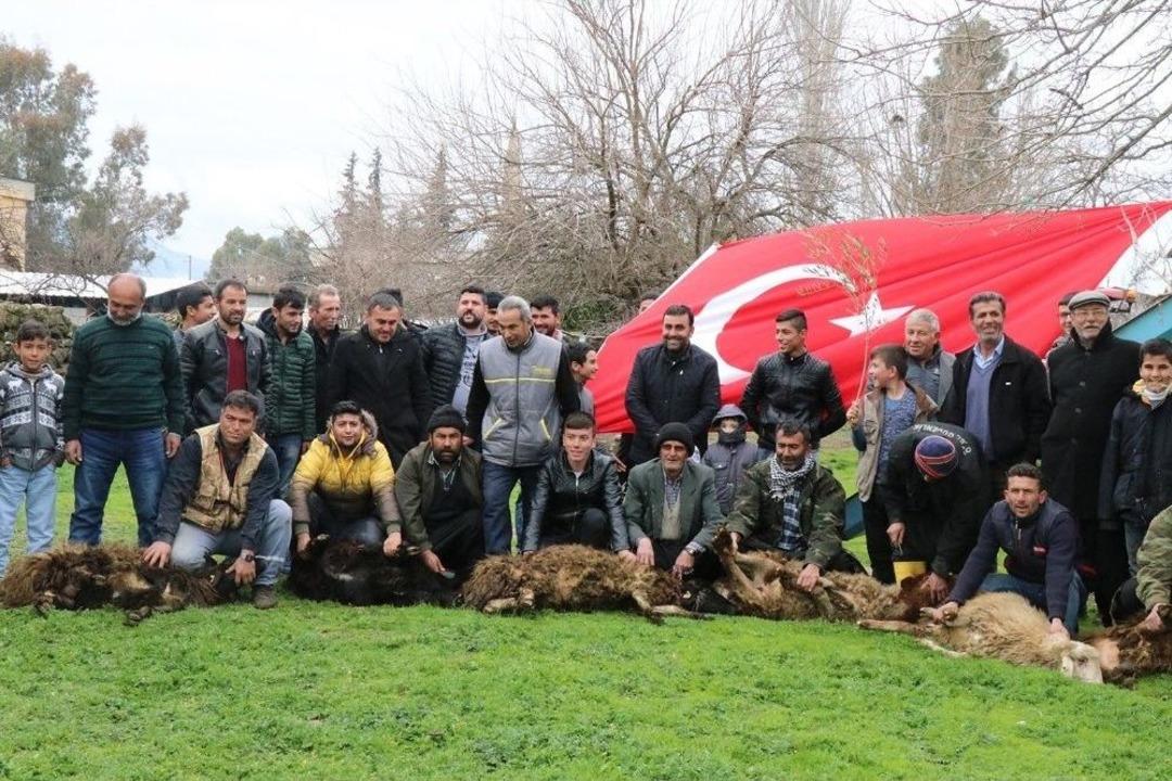 K&ouml;yl&uuml;ler Mehmet&ccedil;ik İ&ccedil;in Kurbanlar Kesti