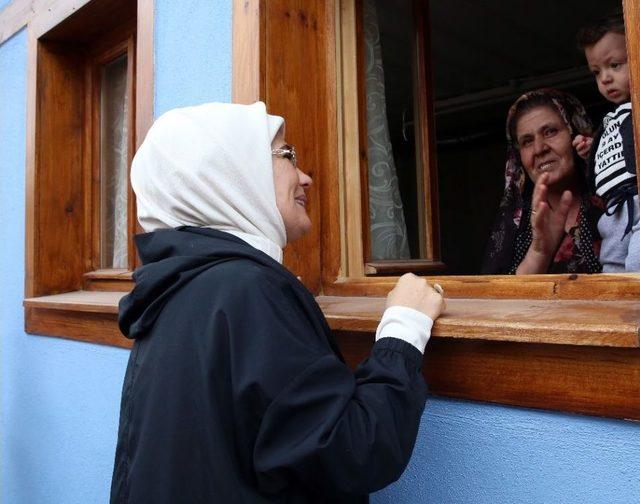 Emine Erdoğan, Afyonkarahisar’daki Tarihi Cami Ve Müzeyi Ziyaret Etti