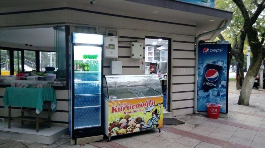 Hırsızlık İ&ccedil;in Girdiği Kafede &Ouml;nce Karnını Doyurdu, Sonra Soydu