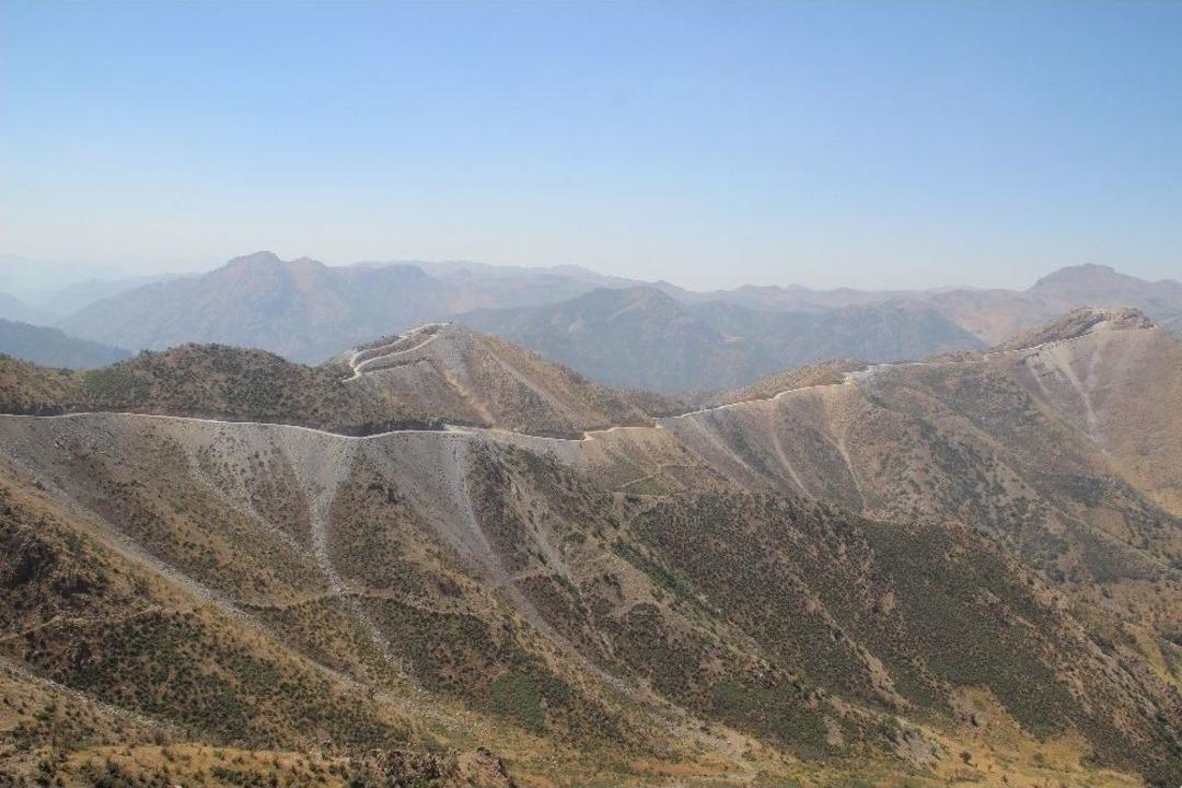 Sınır G&uuml;venliği İ&ccedil;in Dağlar Patlatılıyor