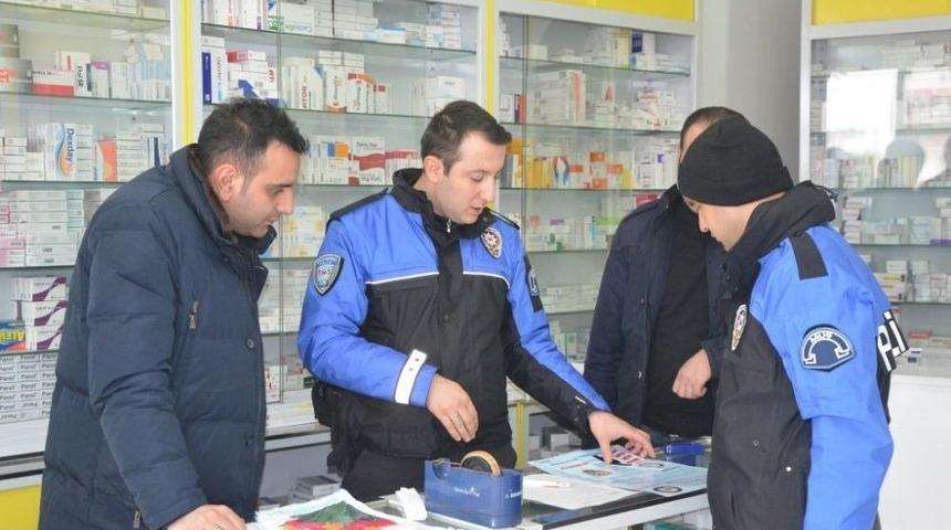 Polisten Esnafa Broş&uuml;rl&uuml; Bilgilendirme