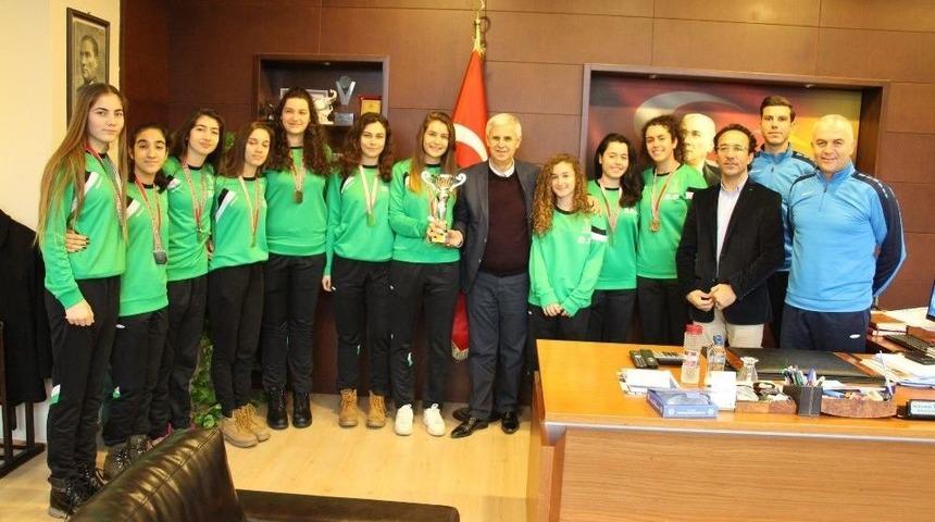 S&ouml;ke&rsquo;nin Şampiyon Kızlarından Protokol Ziyaretleri