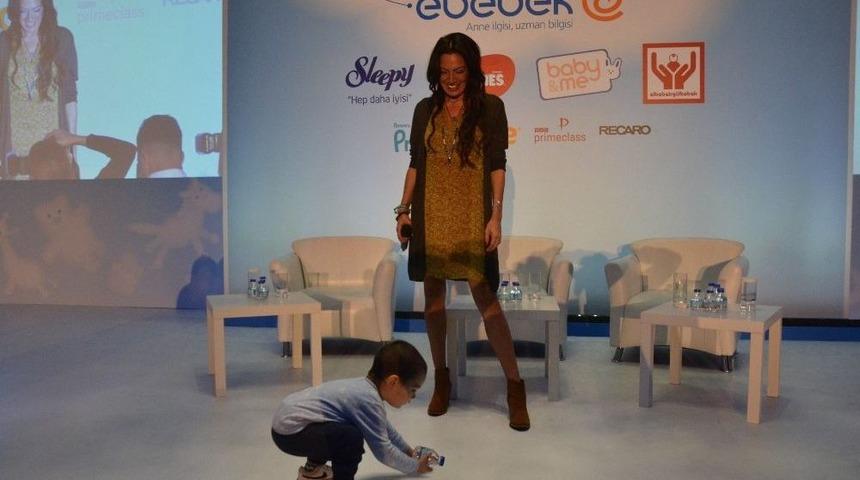 &rsquo;bebekoloji Konferansı&rsquo;nda Sibel T&uuml;z&uuml;n Konseri